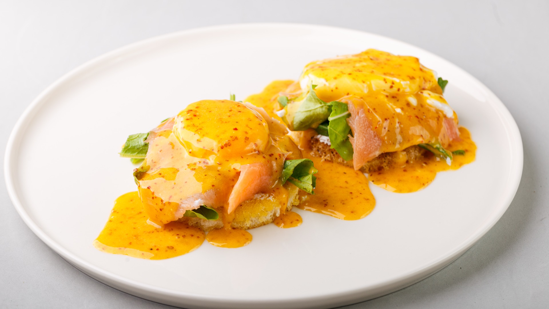 Eggs Benedict with smoked salmon