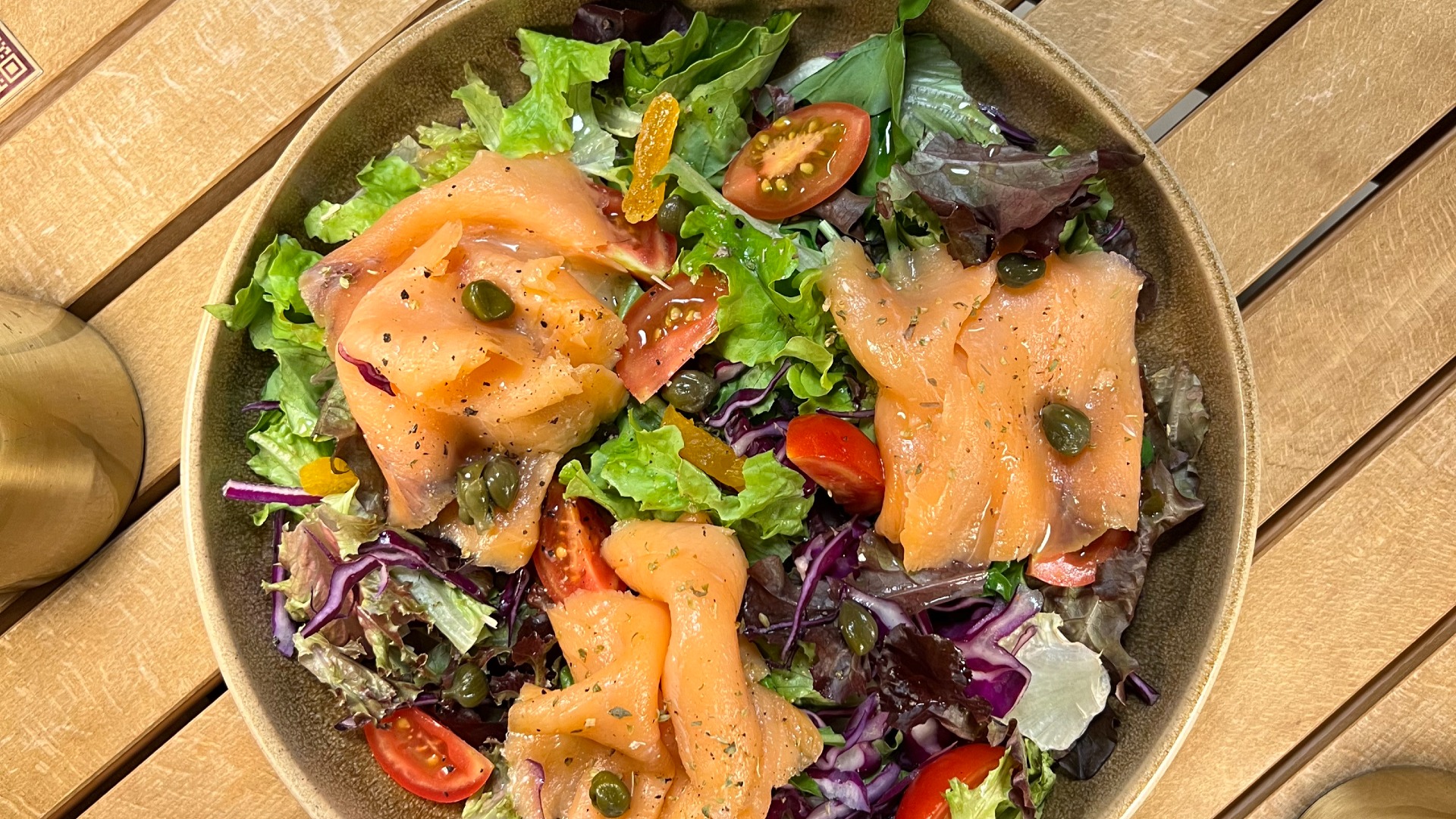 Smoked salmon salad
